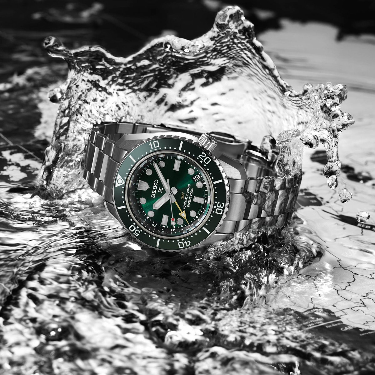 firstclasswatch's tweet image. Make A Splash 🌊

The #Seiko Prospex &apos;Marine Green&apos; GMT is water resistant up to 20 bar, making it the perfect companion for any water-based sports and activities. 

Equipped with an #automaticmovement and GMT function, the watch embodies Seiko&apos;s reputation for excellence.
