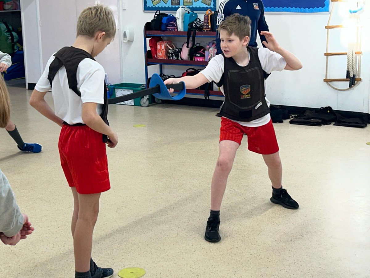 All classes had great fun learning new skills today in our fencing workshops 🤺