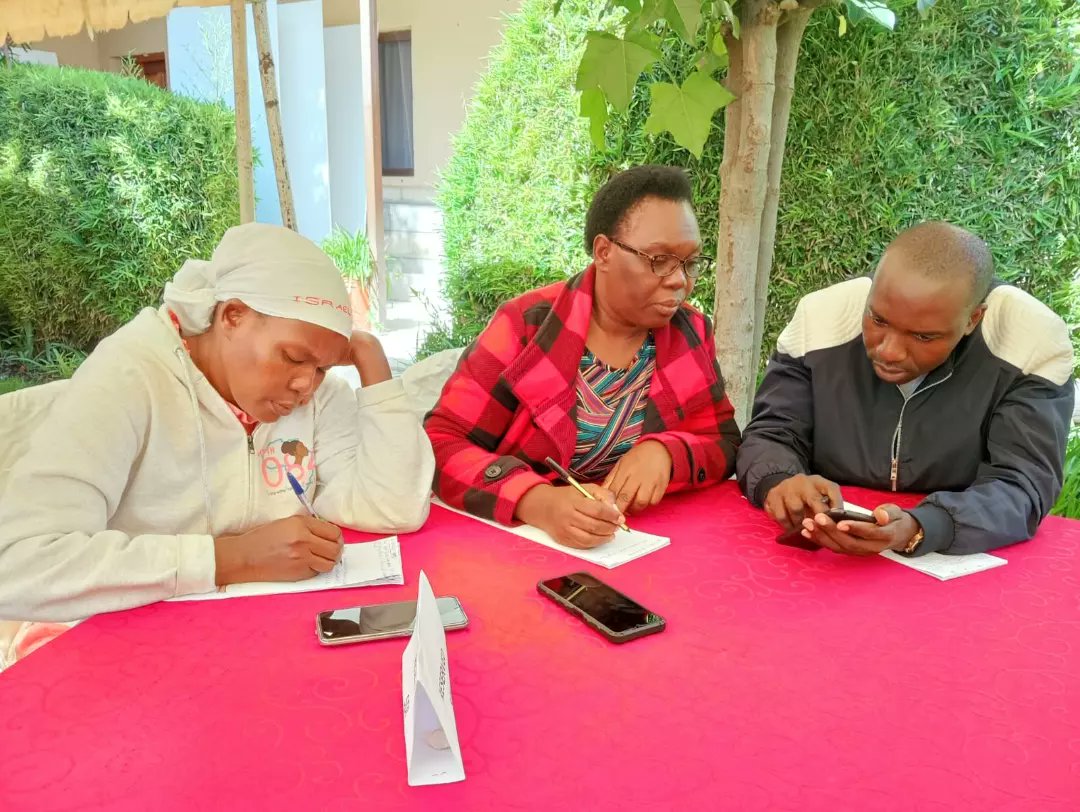 Day 3/3 of the Outcome Harvesting Masterclass continues in Naivasha. <a href="/Wanavijiji_sdi/">Muungano wa Wanavijiji</a> climate change groups from Kisumu, Nakuru, and Nairobi are finalizing the reflection on activities, lessons learned, and challenges faced during the year 2023 as they take charge of Outcome