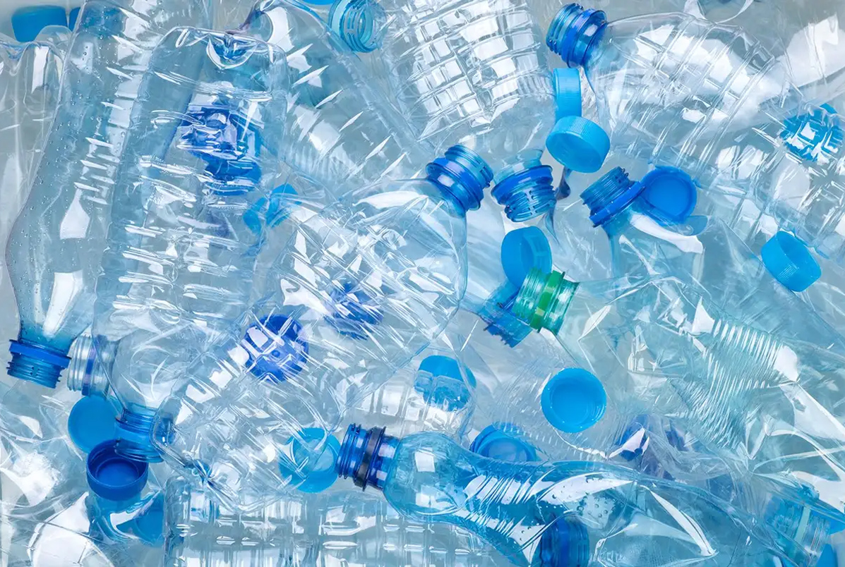 Americans use 2.5 million plastic bottles every hour 🤯

Most of them are thrown away! It takes about 500 yrs for a plastic water bottle to decompose. We can do better. Recycle + reuse.
#reducereuserecycle #recycle #recycling #recycleplastic #plasticrecycling #earthdayeveryday