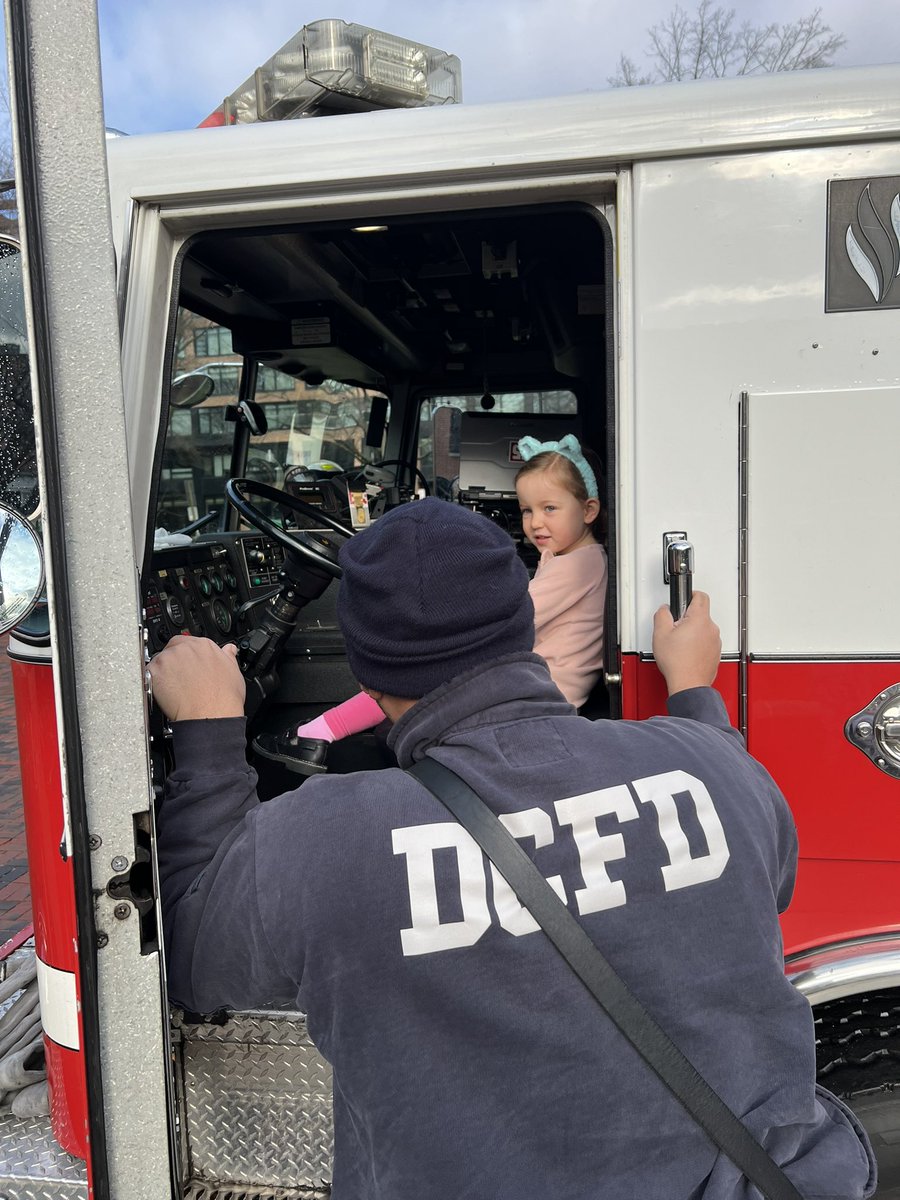 BISWashington's tweet image. Exciting day as the DC Fire Department paid us a special visit! Our nursery pupils learned about the heroes in uniform, explored the fire truck, and had a blast discovering the important work firefighters do. 🚒👩🚒👨🚒
#CommunityHeroes #LearningAdventure #BISW #NordAngliaEducation
