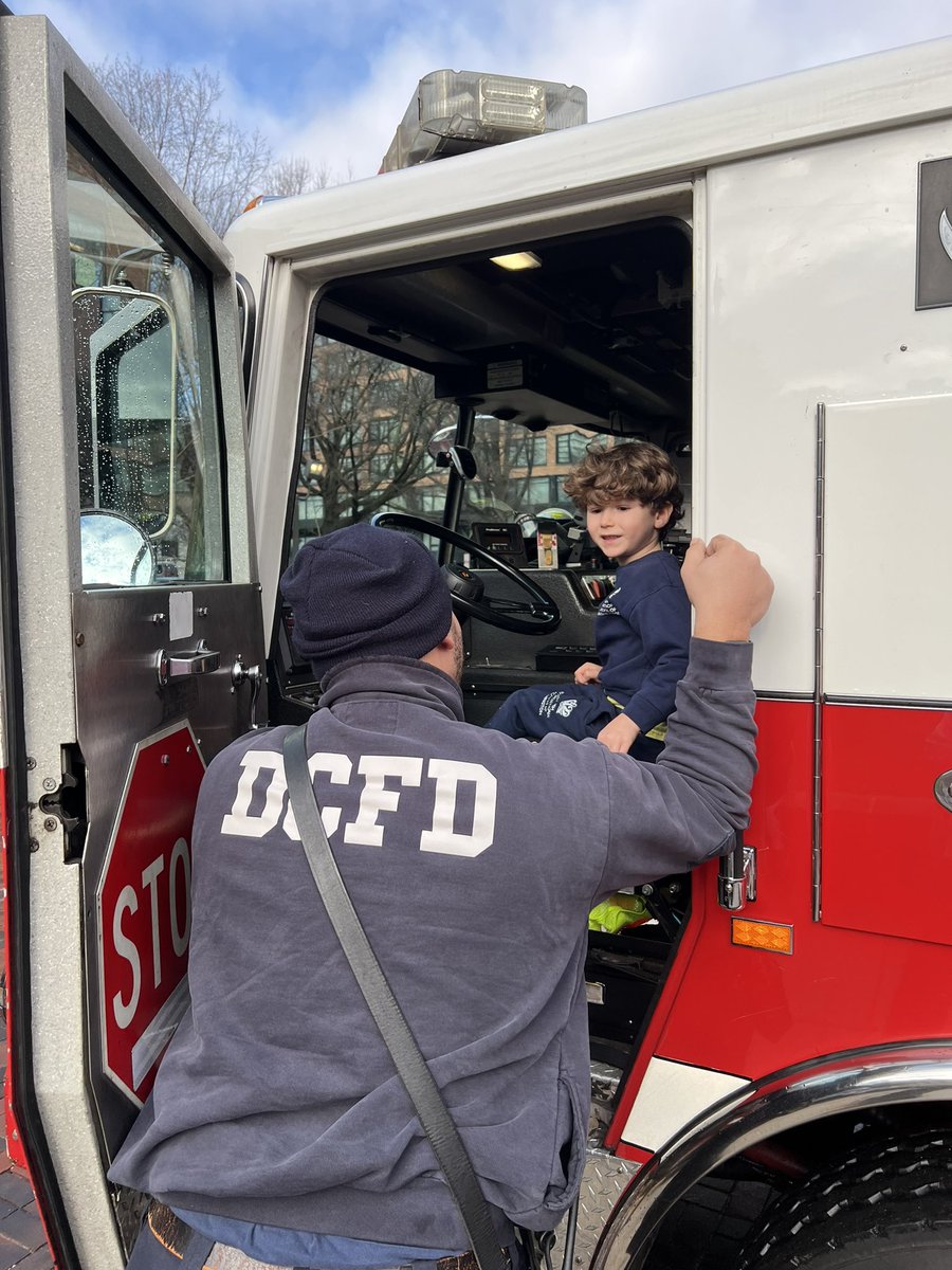 BISWashington's tweet image. Exciting day as the DC Fire Department paid us a special visit! Our nursery pupils learned about the heroes in uniform, explored the fire truck, and had a blast discovering the important work firefighters do. 🚒👩🚒👨🚒
#CommunityHeroes #LearningAdventure #BISW #NordAngliaEducation