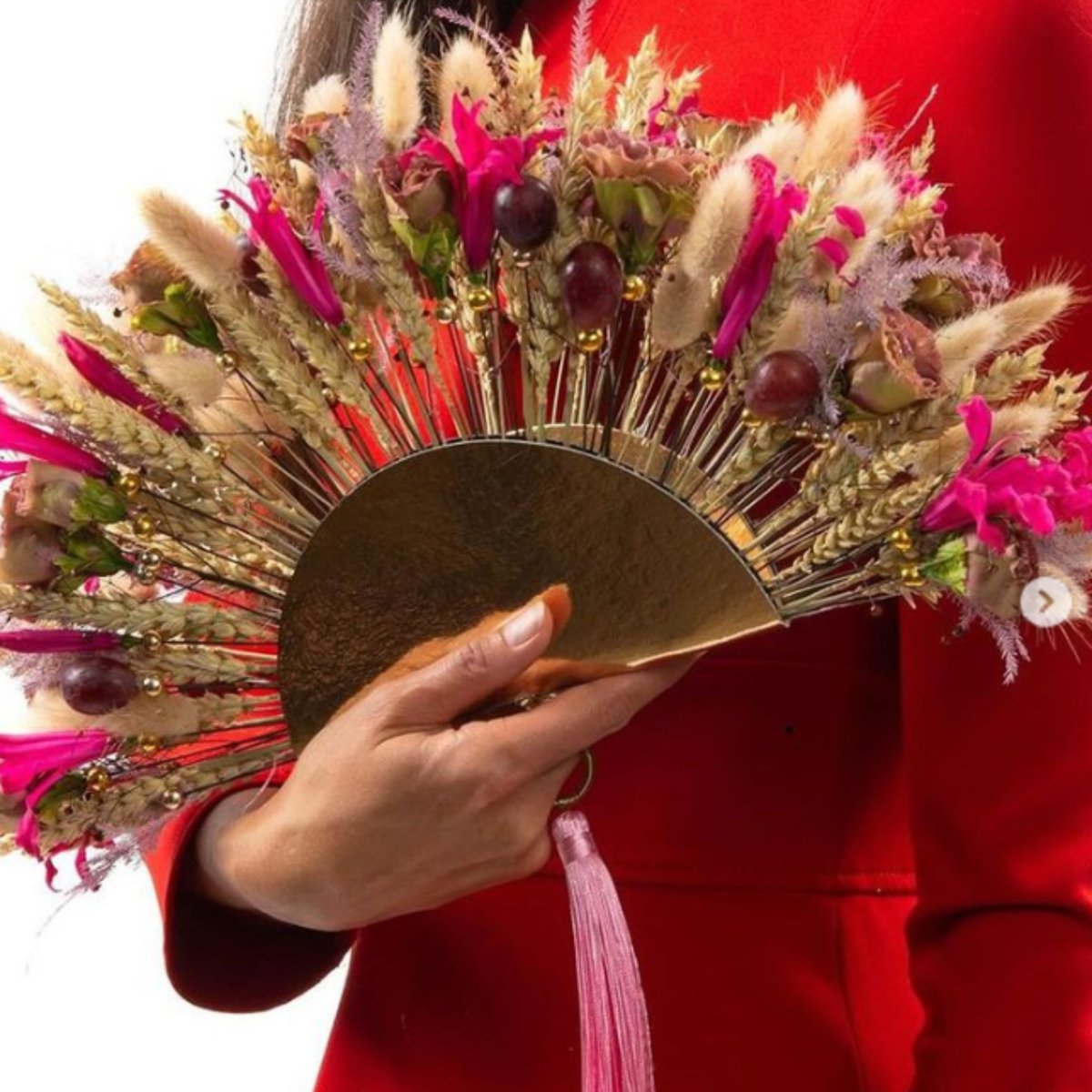 Venu tout droit d’Espagne, Alex Segura Arana, un designer floral passionné vous transportera dans son univers créatif aux Floralies 2024 ! 🌺✨
Alex apporte une touche artistique unique et une créativité sans limite à chaque projet.🌿💐
#Floralies2024 #Designer #ArtFloral