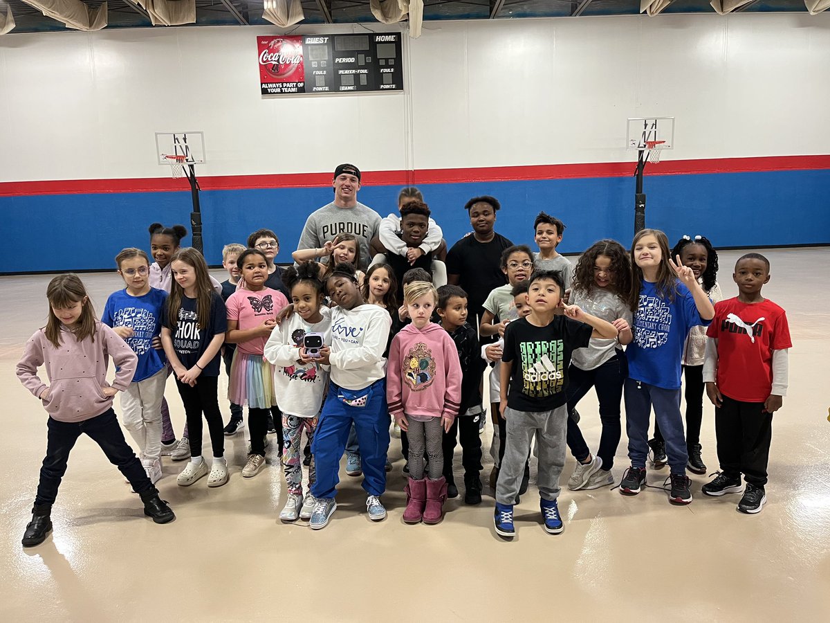 DillonThieneman's tweet image. Happy to help out at the boys and girls club in Lafayette @BoilerAlliance