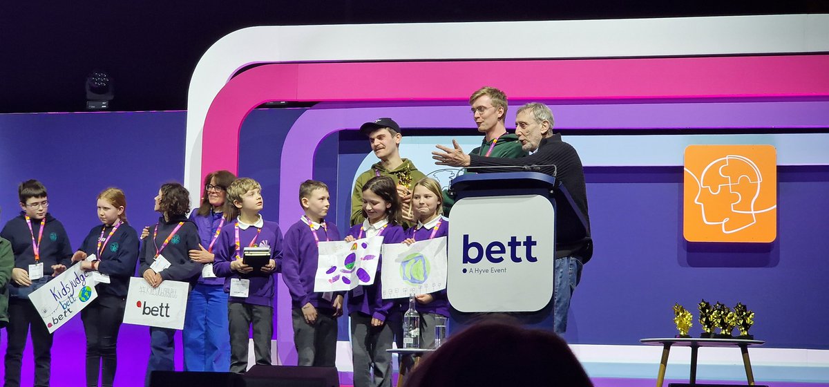 Galley Hill Primary School (@galley_hill) on Twitter photo Handing over the award with <a href="/MichaelRosenYes/">Michael Rosen ππππ NICE η·η·</a> to Anton Learning App π#teamgalleyhill #Kidsjudgebett #bett2024 Handing over the award with <a href="/MichaelRosenYes/">Michael Rosen ππππ NICE η·η·</a> to Anton Learning App π#teamgalleyhill #Kidsjudgebett #bett2024