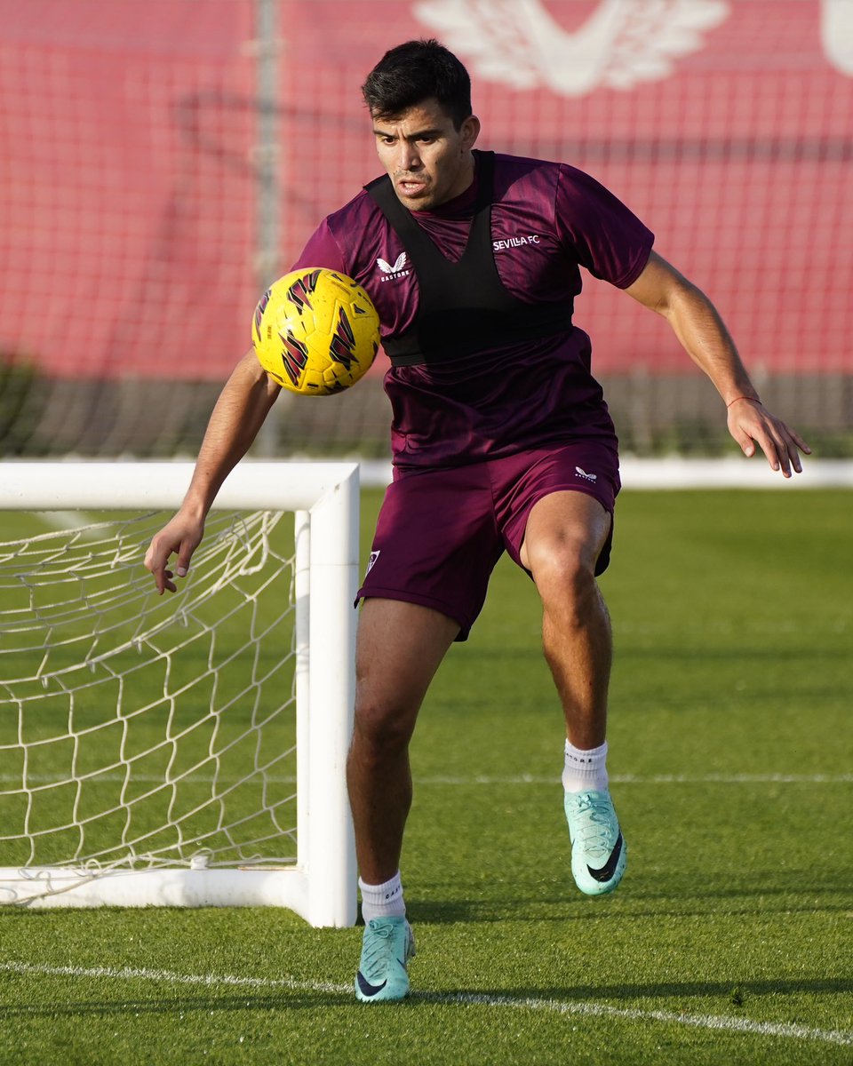 SevillaFC's tweet image. 🔜 #SevillaFCOsasuna