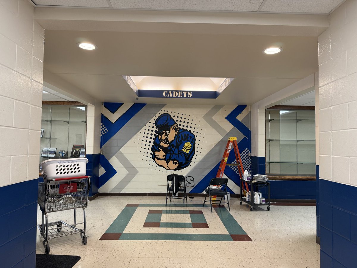 Artteach13's tweet photo. Getting close!!! #seniorart #mural #chsart โฆ@Crestwood_HSโฉ โฆ@HowardWinnCSDโฉ https://t.co/viTKKTJ0t0