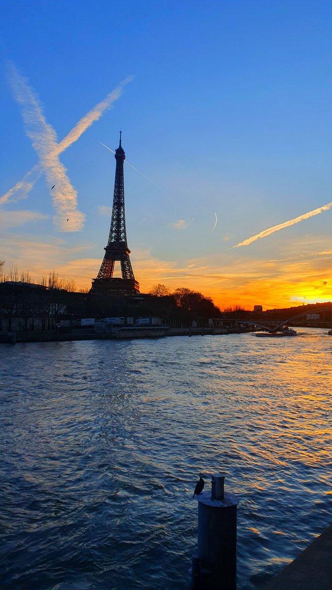 B9publishing's tweet photo. @elonmusk c'est toi?
#Paris #paris24 26.01 17:44 https://t.co/vf5lm4TdQw