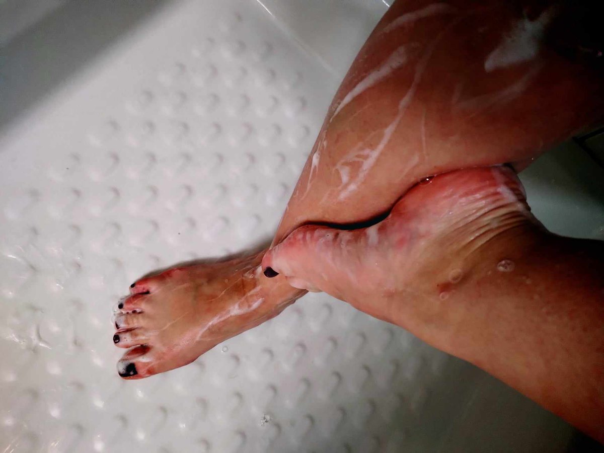 Holy_Feet8's tweet photo. Un bon nettoyage après le sport !
La vidéo est disponible sur Swame 🫦🔥🔥

https://t.co/U1l5otmCbg

#pieds #lavage #douche #feetpicsforsales #feetpose #feetseller #fetishfeet #fetichistepied #fetichiste #sexy https://t.co/LXihDvonMQ