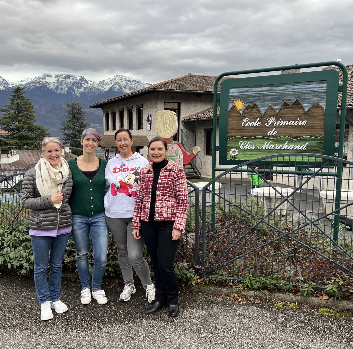 À la suite du rendu de mon rapport sur l’instruction des enfants en situation de #handicap, ravie de retrouver l’équipe de l’école du Clos Marchand à #SaintIsmier.
Formation et statut, rémunération, temps périscolaire, un moment d’échanges fructueux autour du rôle des #AESH. 👏