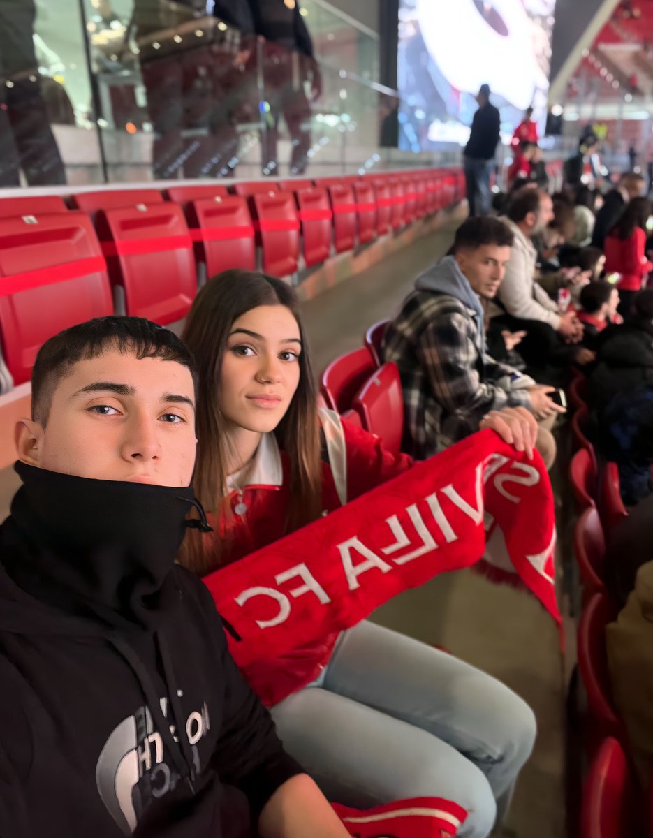 luna_sfc's tweet photo. Solo por el escudo
Te amoo por encima de todo❤️ @SevillaFC https://t.co/EJ4Y71fp9g