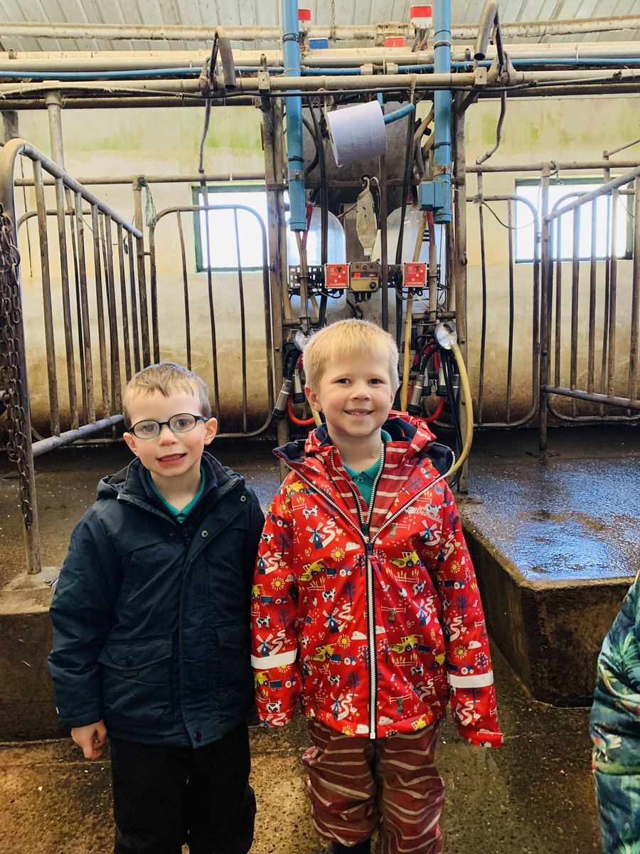 ysgol_y_dderi's tweet image. What a beautiful day for a farm trip! The Foundation Learning children went on an adventure to learn about organic farming and how to make delicious Hafod cheese 🧀🐄🌾 Thank you to the Holden family for the warm welcome @HafodCheese @HarmonyOrgUK #localfarm