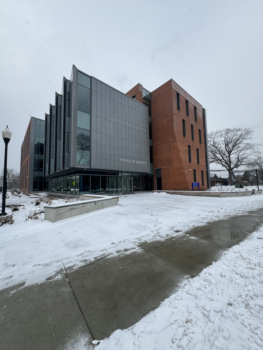 Thinking of the snowy day we had last Friday ❄️🌨️ #scsubusiness #southernscsu