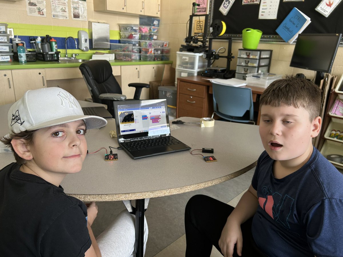HDDawe's tweet image. Working on a few projects today! Stay tuned #art #microbits #codingisbetterwithafriend @BrooksideInt