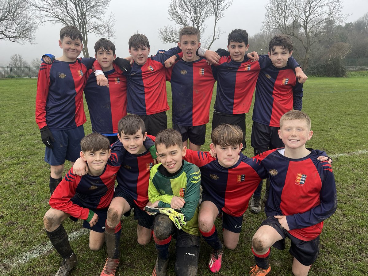 ⚽️ NATIONAL CUP An excellent team performance see the Year 7A team reach the last 4 of the @SchoolsFootball Elite Cup after a 1-0 win against a strong Whitgift side. A tremendous achievement from a group of talented and hardworking boys. Scorer: Turner-Dauncey. MoM: Carley 🔴🔵