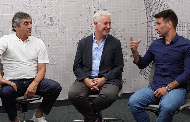 👏 Un APLAUSO para la gestión de los tres chiflados. Esperaron a que falten 3 días para que cierre el mercado para ir a buscar jugadores, en consecuencia, Defensa y Justicia decidió NO vender a Sant'Anna porque no tenian tiempo para buscar reemplazo.

INEPTOS, VAYANSE DE RIVER.