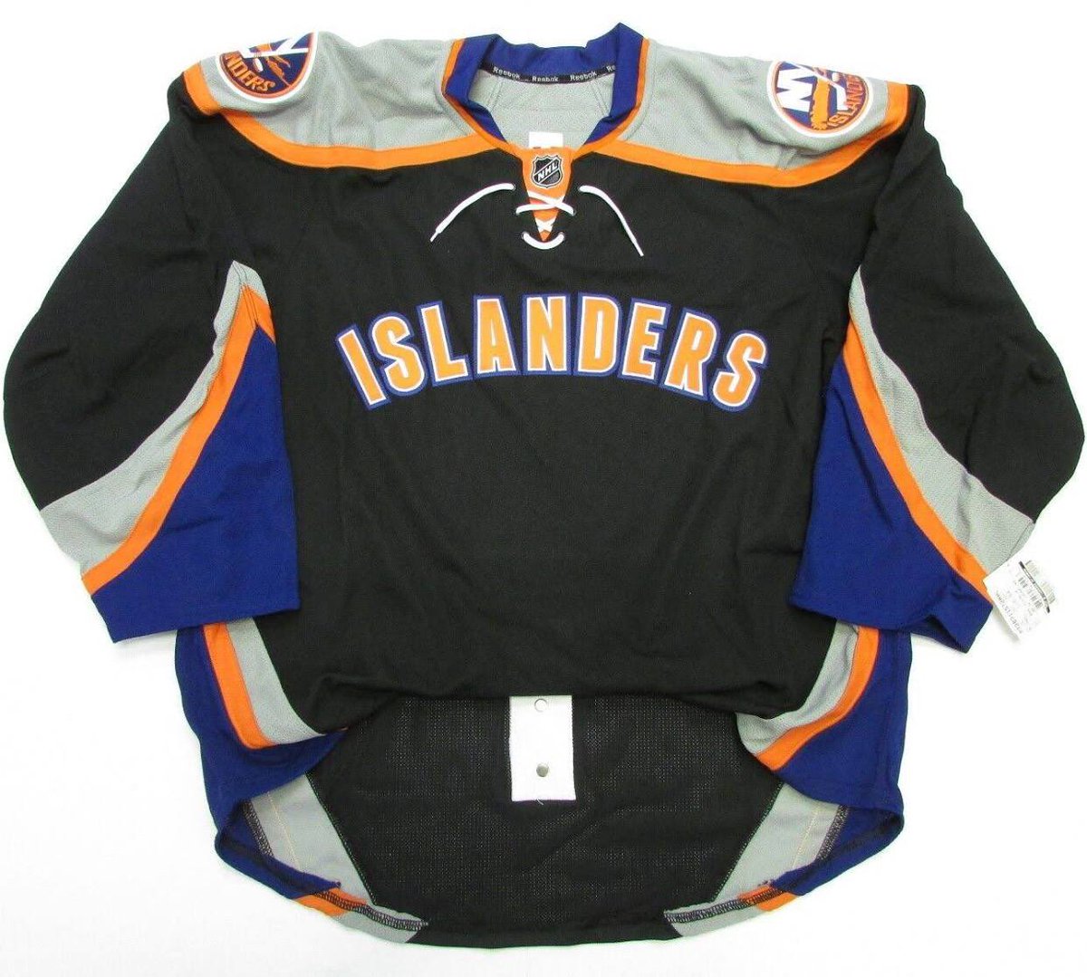 𝐈𝐬𝐥𝐞𝐬 𝐅𝐢𝐱 tweet media