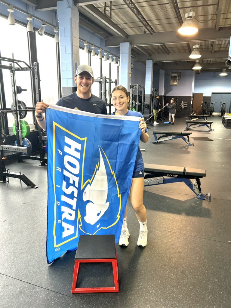 Jungkunst2025's tweet image. Off from school today. Great morning training at the gym! ⚽️ 🏃  got to sign the Hofstra flag before they hung it in the gym! #strengthandspeed #itsuptoyou 

#Offseason #lovethegame #livethegame ⚽️ #Letsgo 

#Classof2025 @LISoccerClub @GAcademyLeague #NewsdayTop100⚽️ #AllLeague