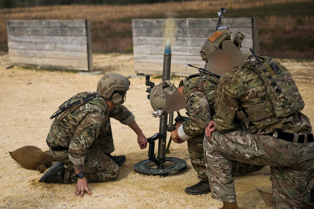 7thForces's tweet photo. #LaFamilia
7th Special Forces Group (Airborne), 2nd Battalion, Green Berets fire 60mm mortars during a mortar range at Camp "Bull" Simons, FL., January 11, 2024. The range was in preparation of an upcoming Live Fire Exercise. 

#LoQueSea | #CuandoSea | #DondeSea https://t.co/2DG4lIegxs