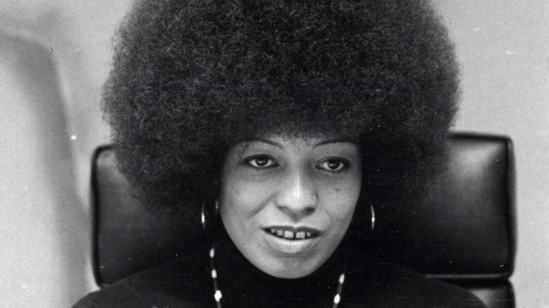 “I am no longer accepting the things I cannot change. I am changing the things I cannot accept.” Happy 80th birthday, Angela Davis! Davis: 🕊️ Has fought oppression for decades ✨ Is in the National Women’s Hall of Fame 🐻 Has taught at @ucsc, @UCBerkeley, and more