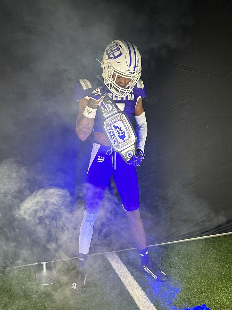 DawsonAKelly's tweet photo. Enjoyed my visit @kwc_football yesterday 💜 @CoachJMike @CoachYoung41 @CoachFrase #DigIn? https://t.co/HfP3qpkhmk