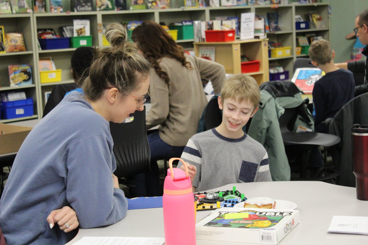 R_I_Schools's tweet photo. This morning 14 RICMS students were matched with a mentor. Twice a month the John Deere employees with spend time with their buddies. This morning they spent time playing games and getting to know each other. #ThisHouseRocks
https://t.co/0vG4BQV1DB https://t.co/0QDfNWFEvD
