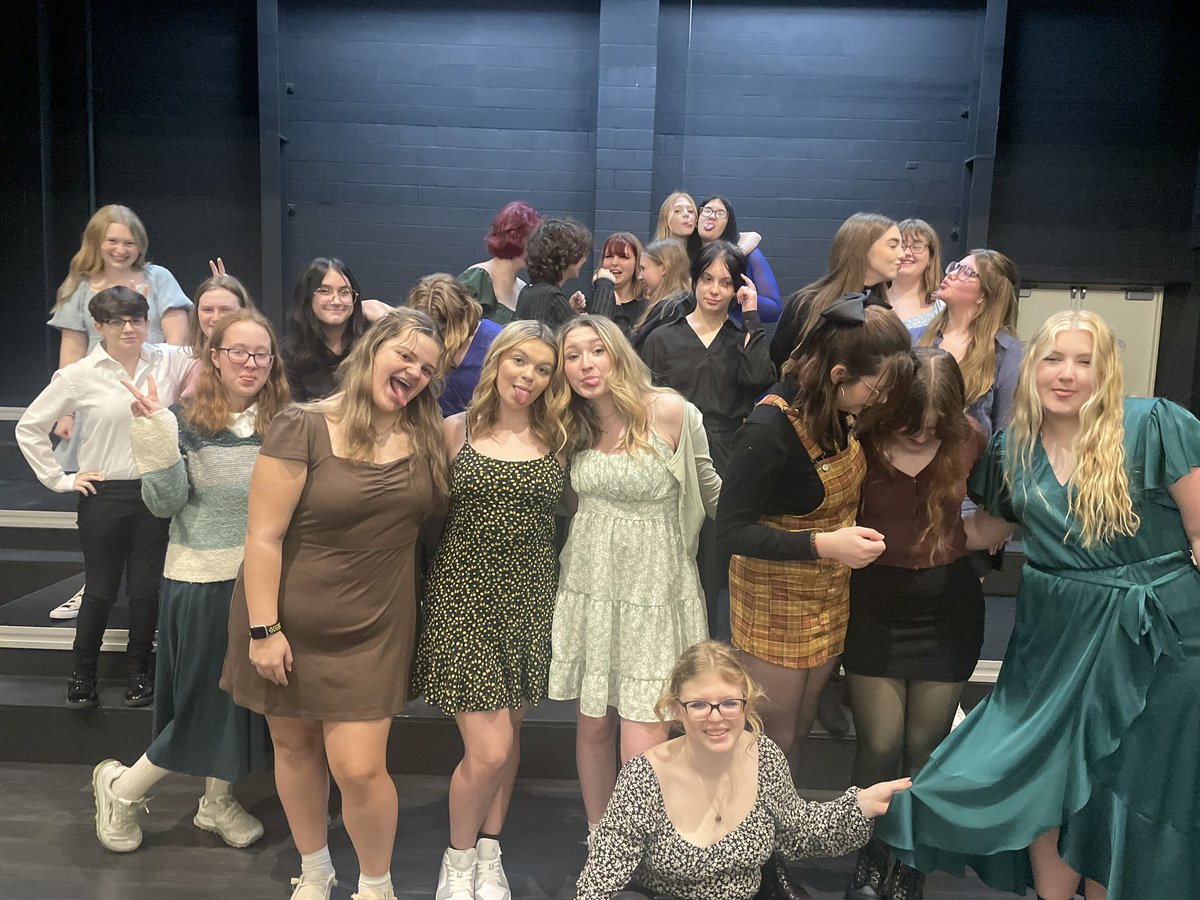 TVGirlsGroup's tweet photo. North Royalton is tomorrow! Rest up GE and drink lots of water so we can give it our all! <3 
(Also thank you for taking the picture Alivia) https://t.co/mQWnBgYoHg