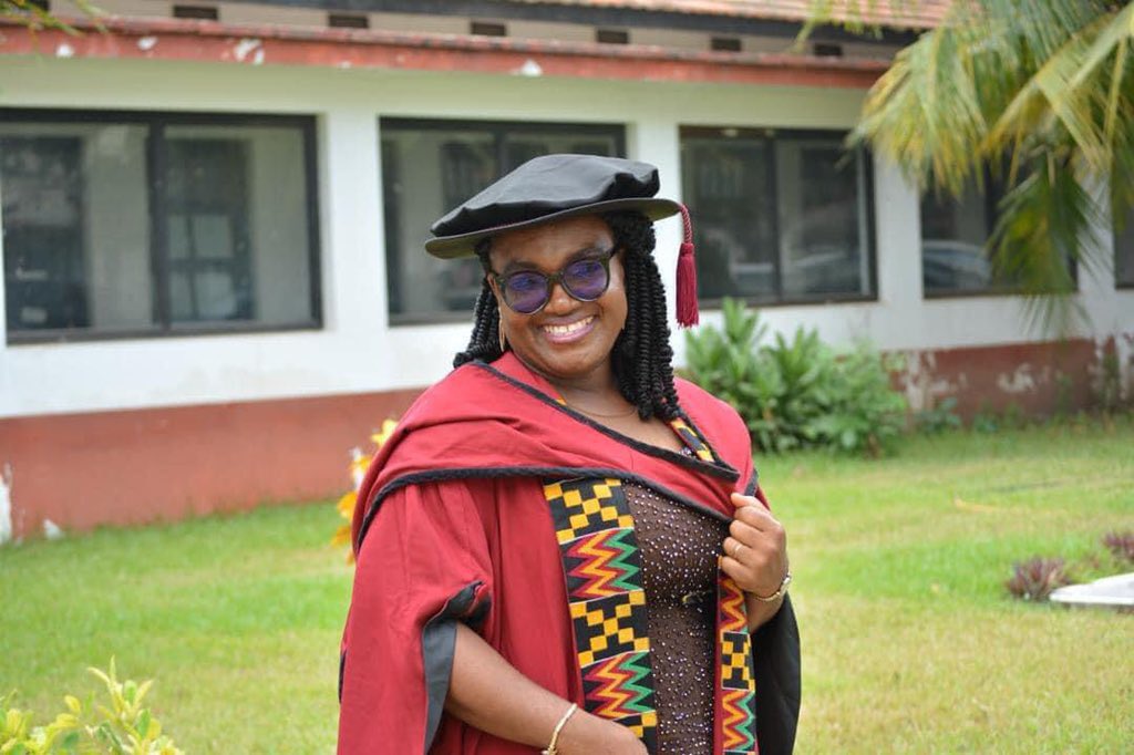 Voice_of_Legon's tweet image. 🚨Dr. Gladys Naa Odey Schwinger, the Quiz Mistress for the National Maths and Science Quiz, successfully earned her PhD in Environmental Science from the University of Ghana, Legon.

This is indeed a testament to her hard work and dedication‼️⭐️
#UGClassof2023 #UGCongregation