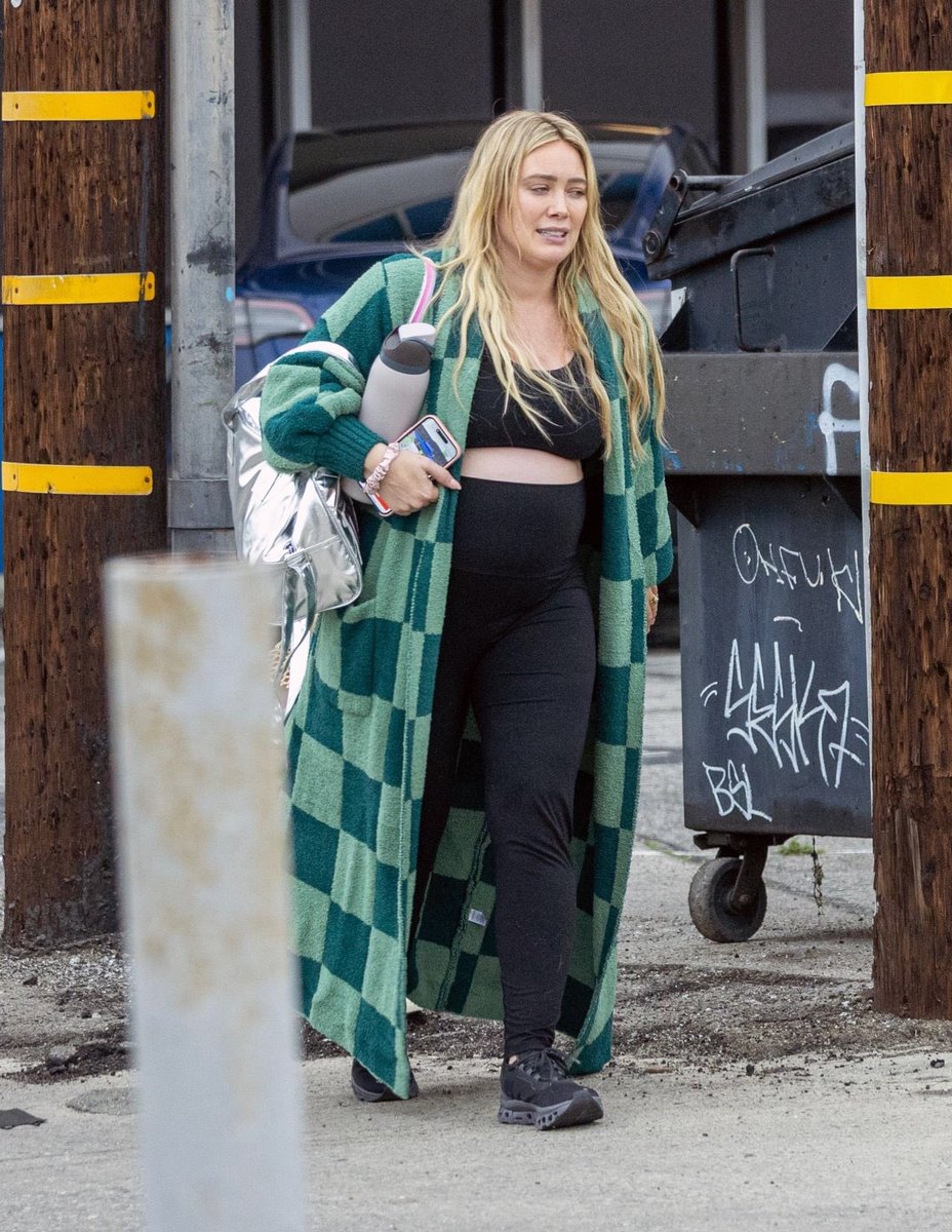 24/1 Hilary a Los Angeles 🤰🏼#hilaryduff #pregnancylife #incinta #lizziemcguire #mamma