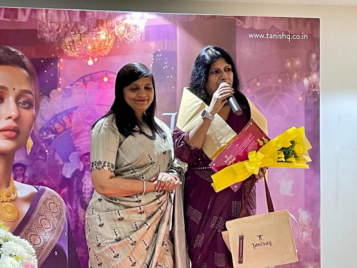 utsav_bhanja's tweet photo. My mother was awarded the Tanishq “Oishaani” 2024, celebrating her accomplishments as a playwright, winning over the hardships. I feel blessed to have been a witness of the great moment and that I could be a part of this beautiful journey.
#proudson #utsavbhanja #tanishq #award https://t.co/jNGpp2MtCK