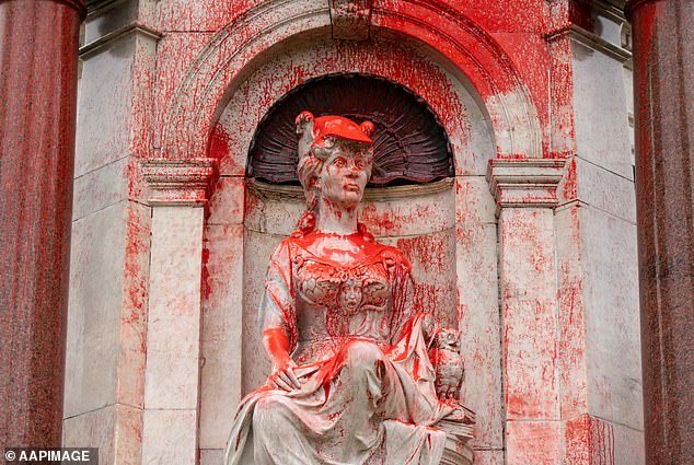 To mark #AustraliaDay on Friday, a 110-year-old statue of Captain Cook was toppled in St Kilda's Catani Gardens, Melbourne. 

Then a statue of Queen Victoria was defaced in the business district - which is all very childish really . .🙄🇦🇺