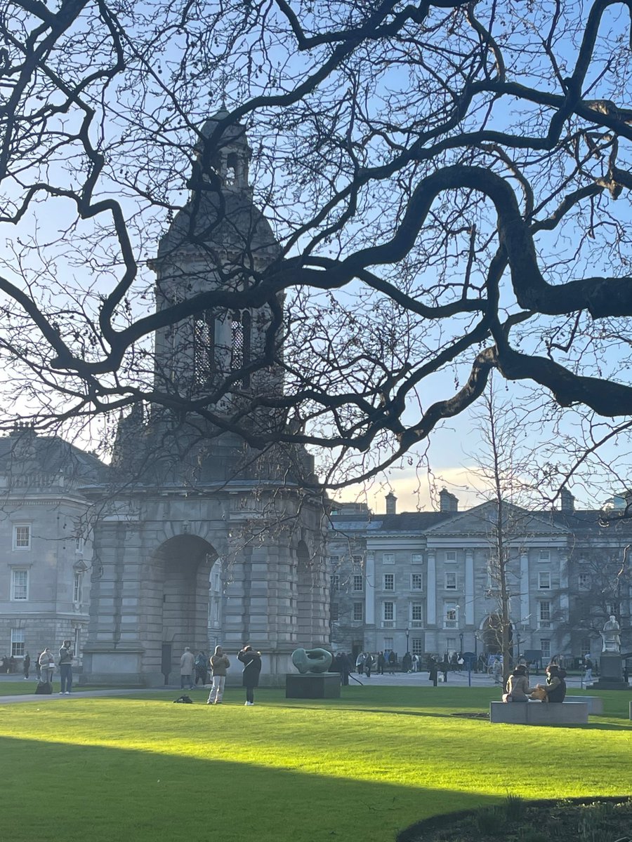 Trinity College Dublin looking as beautiful as ever in the winter sun @DieteticsTCD