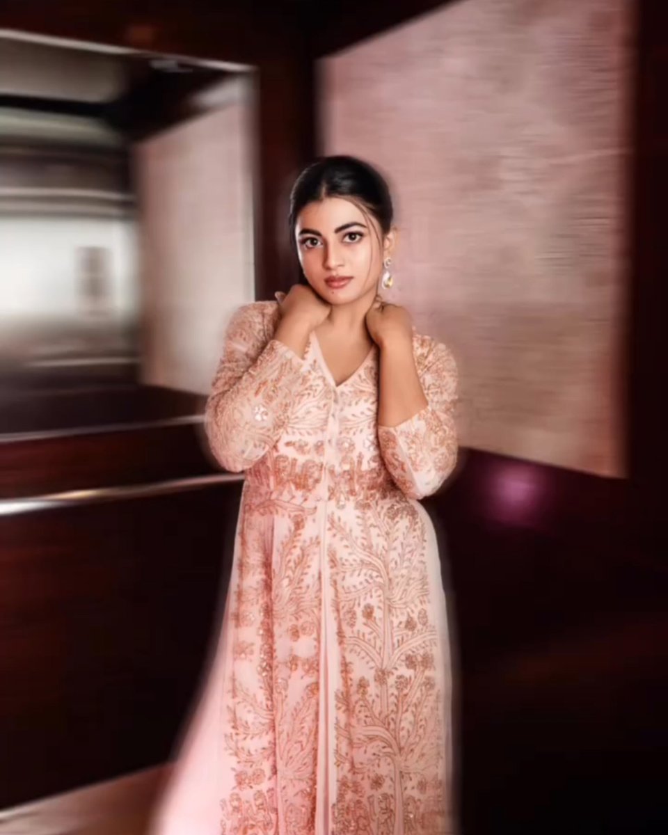 anandhikayaloff's tweet image. I will shine like a moon in your feed 🤗😊🥰✨✨✨💫

#anandhi #kayalanandhi
