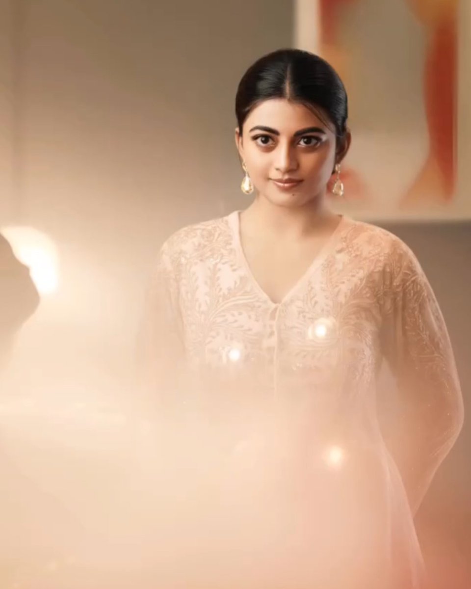 anandhikayaloff's tweet image. I will shine like a moon in your feed 🤗😊🥰✨✨✨💫

#anandhi #kayalanandhi