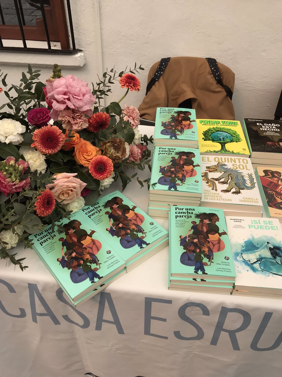 ceeymx's tweet photo. ¡Ya estamos listos! 
Les esperamos 😃📗 https://t.co/jZWe9yQtbD #Puebla #PorUnaCanchaPareja @GranodeSal https://t.co/z6ErgL9rpi