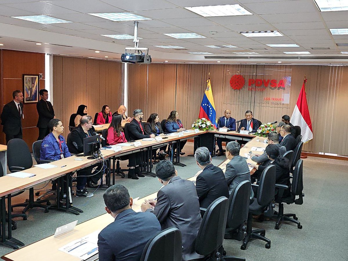 PDVSA INTEVEP también recibió a una delegación del Ministerio de Energía y Recursos Minerales de Indonesia. Durante esta visita se dieron a conocer las capacidades tecnológicas existentes en PDVSA INTEVEP y se hizo un recorrido por la Gerencia de Calidad de Productos.