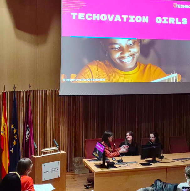 OrientacionUC3M's tweet image. Encuentro con los equipos de niñas y jóvenes del Club #TechnovationGirlsUC3M en el campus de Leganés. Hoy comienza una aventura tecnológica inspiradora. Gracias a todas las chicas, mentoras y familias por vuestra participación. #uc3m #powertocode #technovationgirlsmadrid
