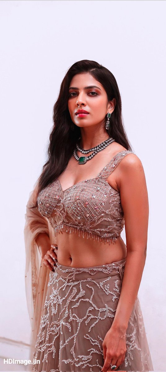 HDImage_iin's tweet photo. Had the difficult task to find the best out of the best ☹️😘

This beauty queen has gone beyond the level of love in my heart ❤️🙈

#MalavikaMohanan | @MalavikaM_ https://t.co/gcN1E8pPAt