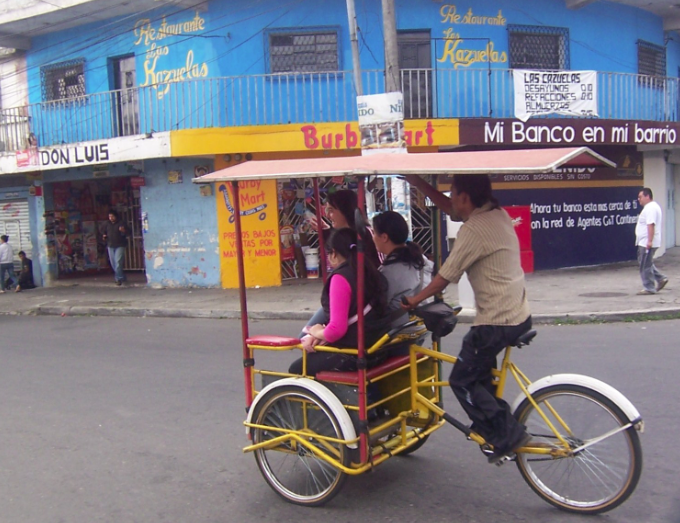 Informal transportation modes are ubiquitous in the Global South, like this informal bike taxi in🇬🇹. But very little about them is known. We partnered with @GlobalInformal to create a glossary and photo essay on popular (or informal) transportation👇 undpacceleratorlabs.exposure.co/informaltransp…