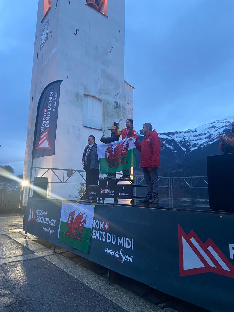 Today, our Deputy Head of Mission Bill Longhurst was thrilled to hand out medals to the inspirational winners of the Welsh Alpine Ski Championships.

Well done to all participants! 🇬🇧🇨🇭

#GREATWinterSports #HappyChamps #TravelAware