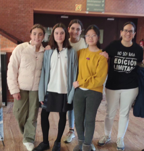 OrientacionUC3M's tweet image. Encuentro con los equipos de niñas y jóvenes del Club #TechnovationGirlsUC3M en el campus de Leganés. Hoy comienza una aventura tecnológica inspiradora. Gracias a todas las chicas, mentoras y familias por vuestra participación. #uc3m #powertocode #technovationgirlsmadrid