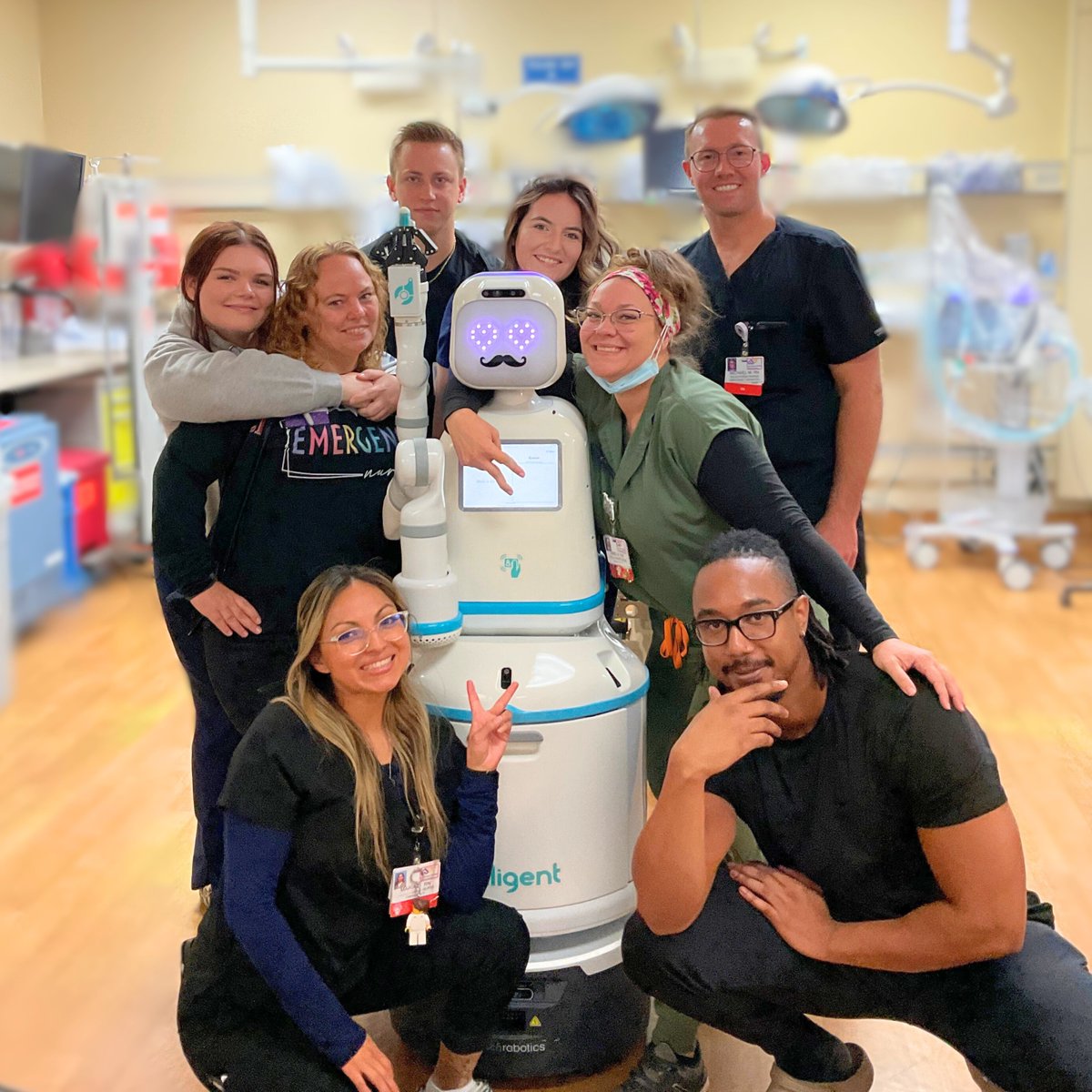 Happy Friday from the Emergency Department team at @avmedicalcenter! People + Robots = The Best Teams ❤️ #moxionthemove #teamwork #cobot #tgif