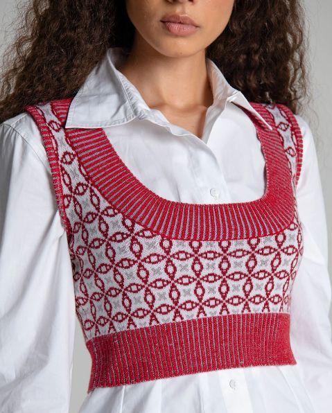 MatteStories's tweet image. What better way to give #corpcore? @ahiri_ca’s Lillian Skirt and Cora Sweater add colour pops to the office, while the Pauline Blazer and Adrian Short give a contemporary twist to timeless classics.

#Ahiri #CorpCore #OfficeCore