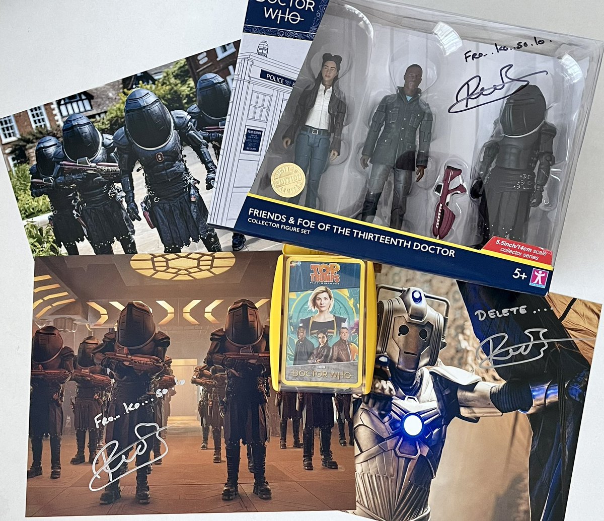 Celebrating today’s 4th Anniversary of #DoctorWho #FugitiveOfTheJudoon with a giveaway. To win this lot just, Follow me here on Twitter &amp; Instagram then #retweet &amp; #like the post for the chance to win the signed figure set, Top Trumps and 3 signed photos 🥳🎉#DrWho #whovians