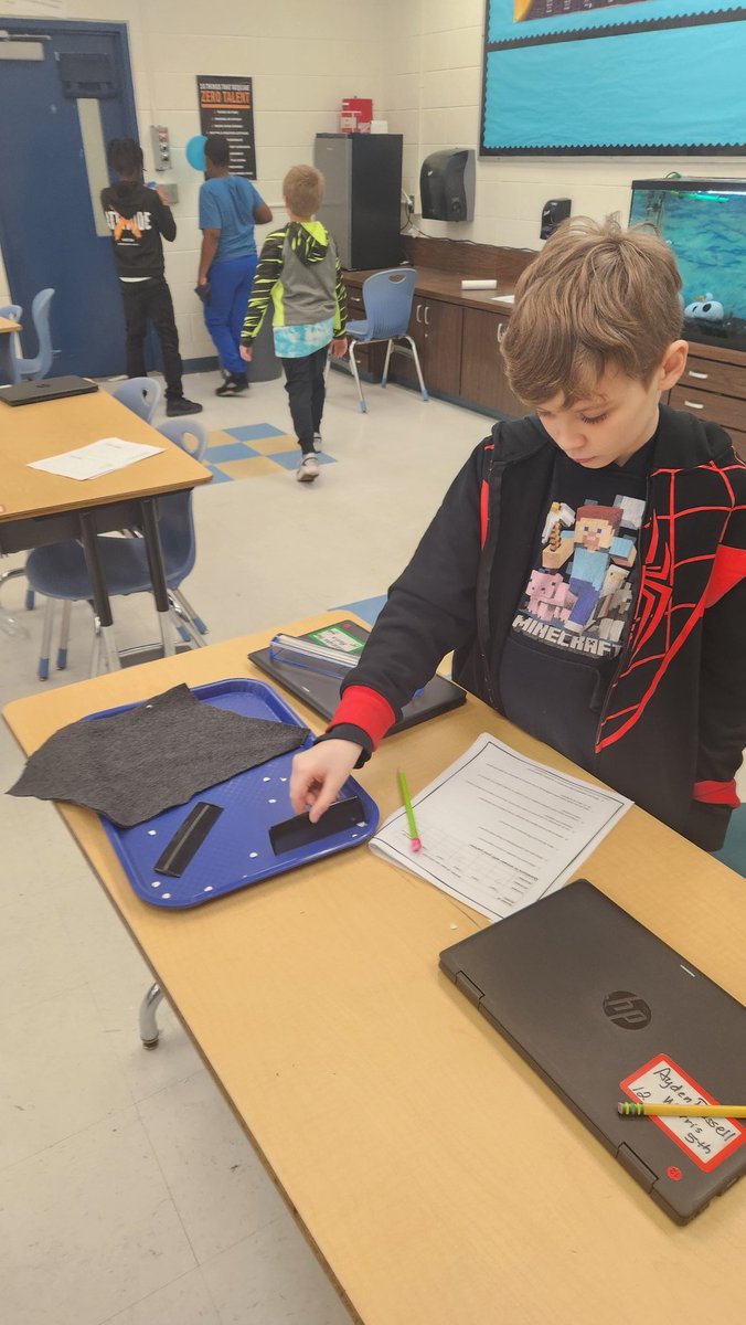 Mhoelker74's tweet image. SDE 5th grade was investigating static electricity last week as a part of sectiin on Energy
#vcsscience #SDE #southdaytonaelementary