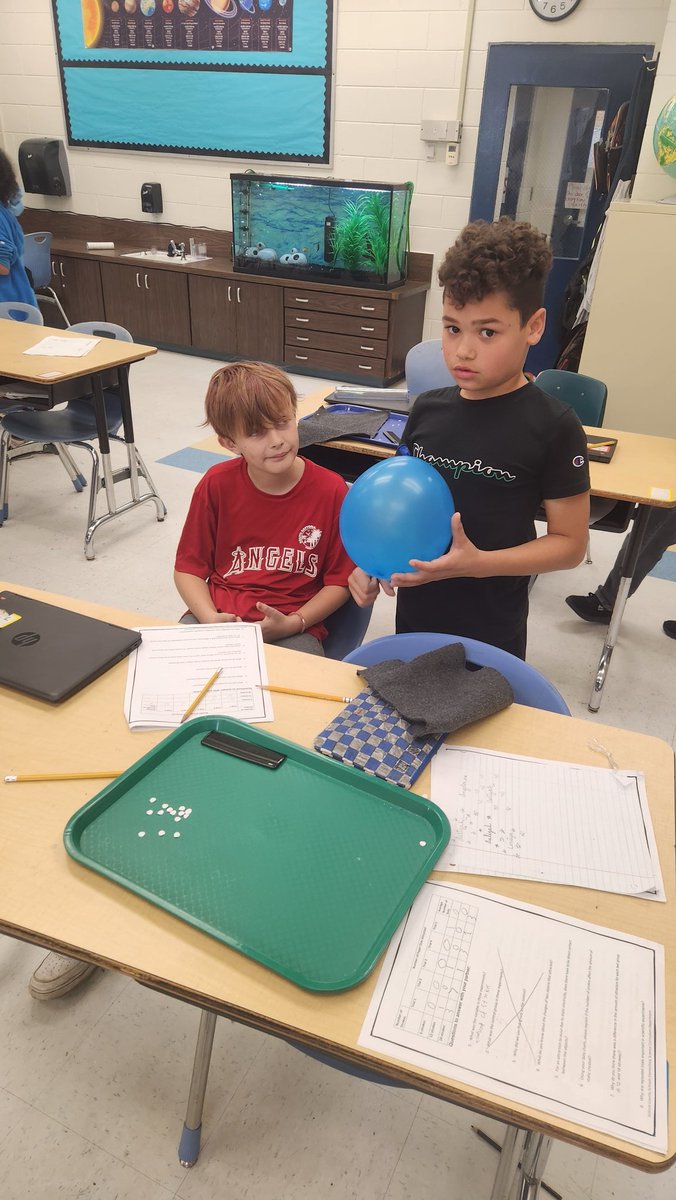 Mhoelker74's tweet image. SDE 5th grade was investigating static electricity last week as a part of sectiin on Energy
#vcsscience #SDE #southdaytonaelementary