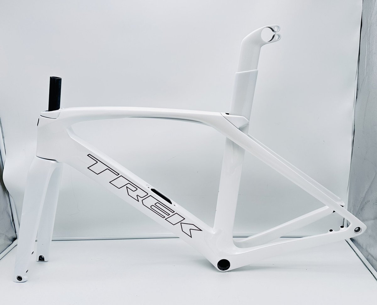 cbt_ltd's tweet photo. Another custom re spray completed. The customer requested white silver pearl with a burgundy outline Trek decal.
This Trek is going to live abroad in the sunshine which will make the pearl shine beautifully @TrekBikes  #cyclinglifestyle #cyclingstyle #cyclinglife #cycling https://t.co/lhfEQ6CHT9