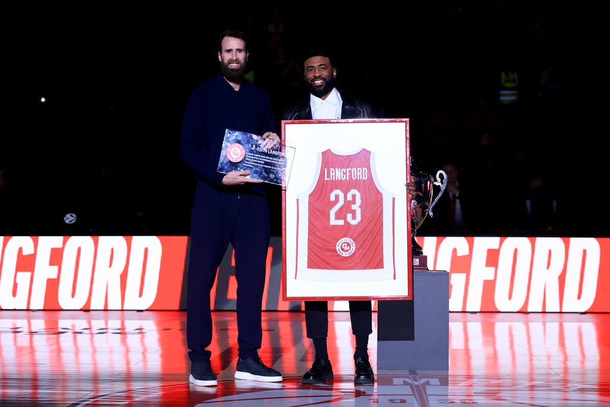 Immortalized 🙌

<a href="/OlimpiaMI1936/">Olimpia Milano</a> legend Keith Langford takes his rightful place in the club´s Hall of Fame⭐️