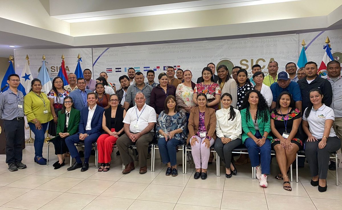 sg_sica's tweet photo. Del 24 y 26 de enero, se llevó a cabo el Foro Regional de Rendición de Cuentas del El Programa de Agrobiodiversidad Indígena y Campesina en Centroamérica (#PAICC) e Intercambio para el Análisis de la Crisis del Mercado para Productos Agro - Diversos.
El #PAICC es un programa implementado por @ACICAFOCca en coordinación con @SE_CAC, gracias al apoyo y asistencia técnica y financiera de @KfW_en_CA.
Conoce más del Programa ➡️https://t.co/h0EDW7Dj1N