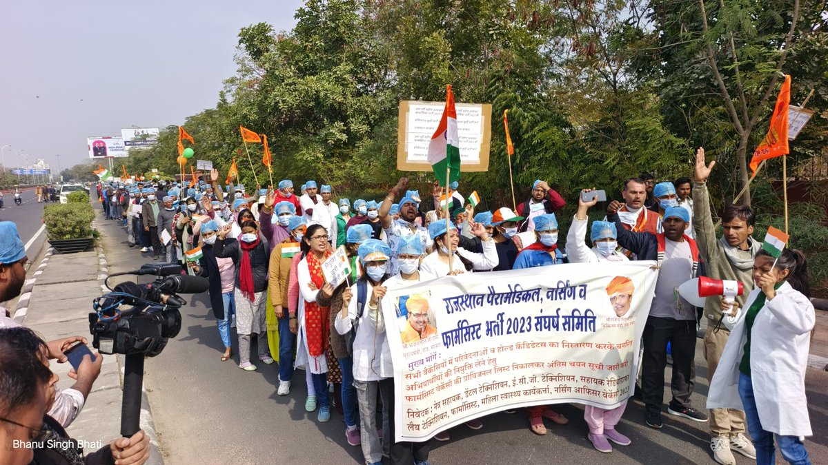 Shivram_gurjar_'s tweet photo. #सीफू_धरने_का_आज_9बा_दिन 
आदरणीय @BhajanlalBjp जी, कब तक महिला/बच्चो को सर्द रातों में सड़को पर बिठाओगे,
ये वही हेल्थकेयर वर्कर्स है जिन्होंने कोविड के समय जान की परवाह किए बिना 24 घंटे लगातार कार्य किया है,
संज्ञान लो।
@GajendraKhimsar 
@1stIndiaNews 
#फार्मासिस्ट_भर्ती_पूरी_करो https://t.co/onzdmj6dNc
